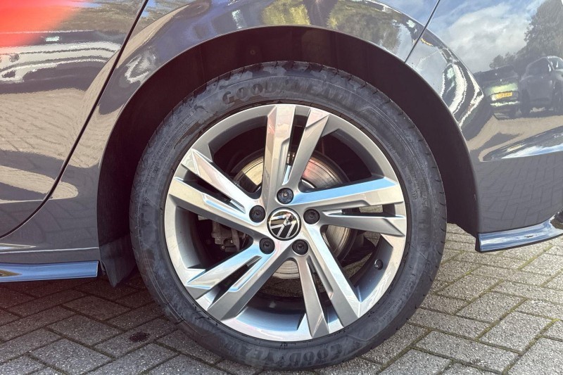 2024 (24) VOLKSWAGEN GOLF 1.5 eTSI 150 R-Line 5dr DSG 5924051