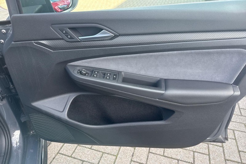 2024 (24) VOLKSWAGEN GOLF 1.5 eTSI 150 R-Line 5dr DSG 5924058